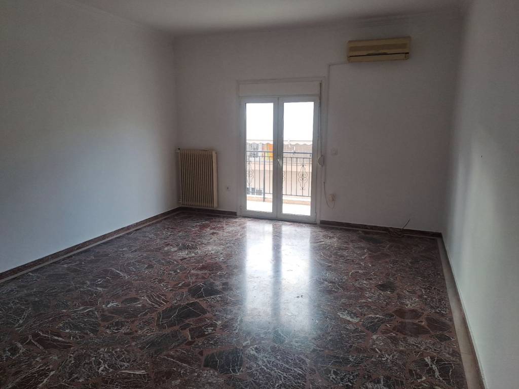 ΤΕΡΑΣΤΙΟ ΣΑΛΟΝΙ