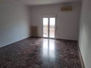 ΤΕΡΑΣΤΙΟ ΣΑΛΟΝΙ