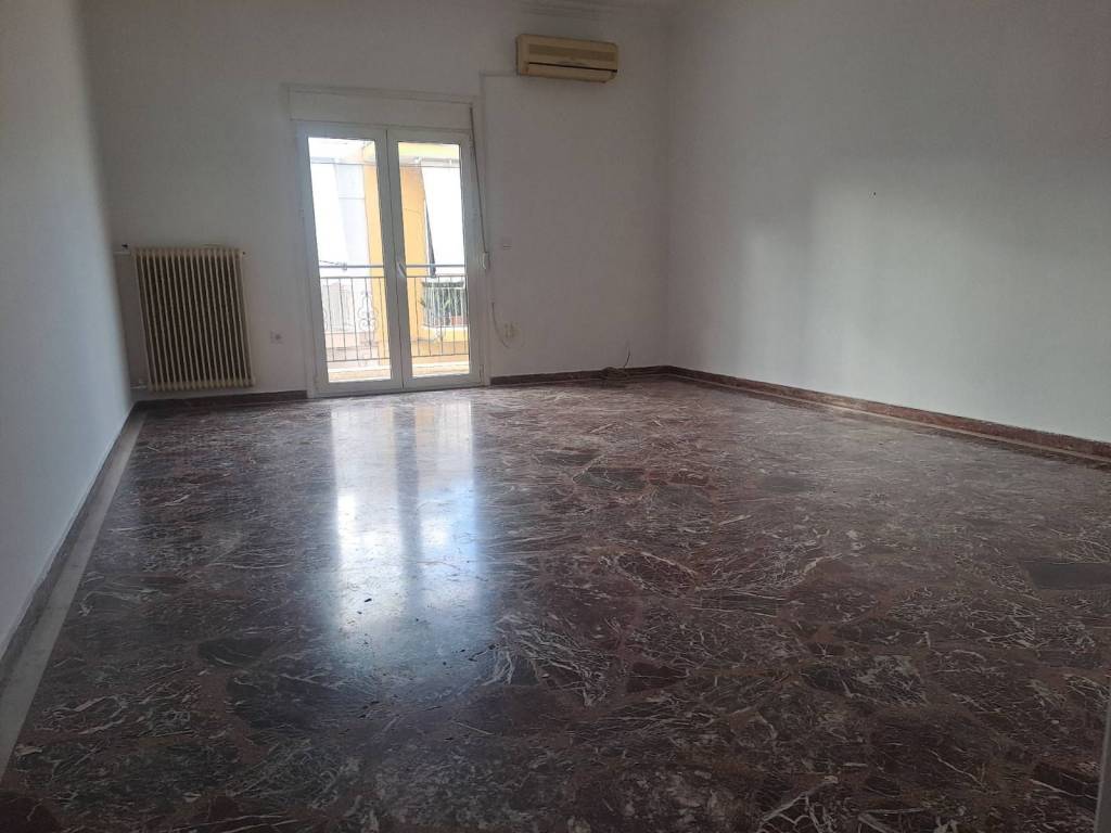 ΤΕΡΑΣΤΙΟ ΣΑΛΟΝΙ