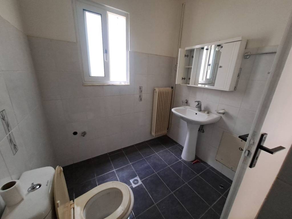 ORAIO ANETO MPANIO ANAKAINISMENO TO 2015