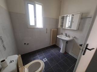 ORAIO ANETO MPANIO ANAKAINISMENO TO 2015