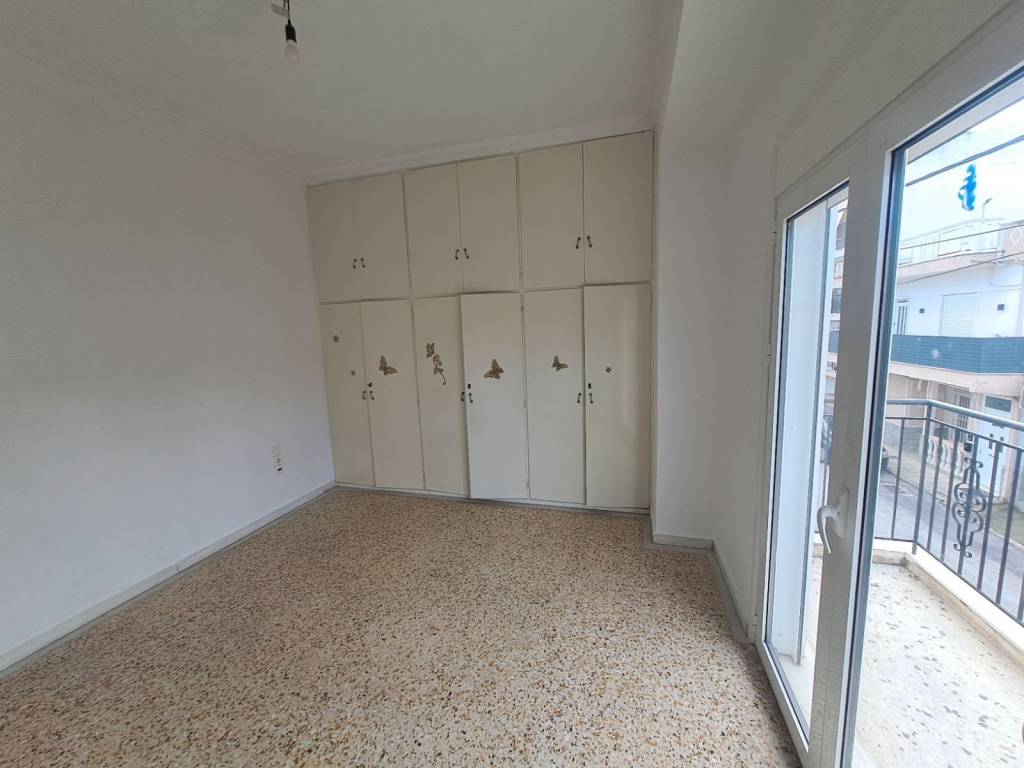 ANETO Y/D ME TERASTIA NTOYLAPA KAI NEO KLIMATISTIKO