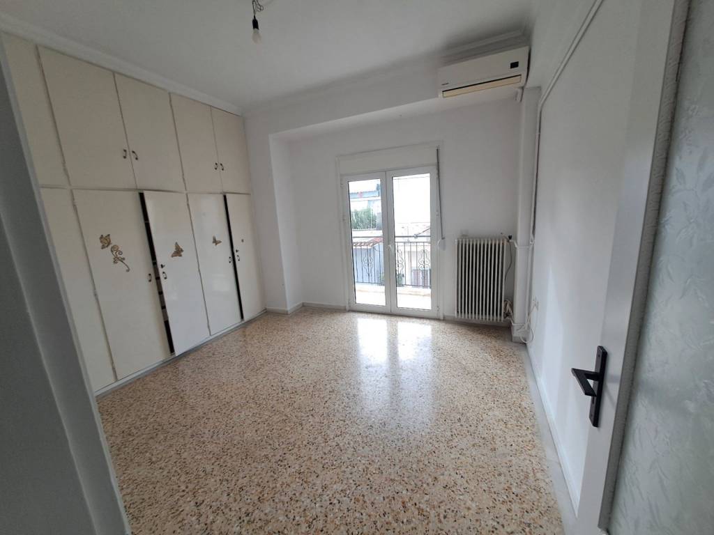 ANETO Y/D ME TERASTIA NTOYLAPA KAI NEO KLIMATISTIKO