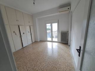 ANETO Y/D ME TERASTIA NTOYLAPA KAI NEO KLIMATISTIKO