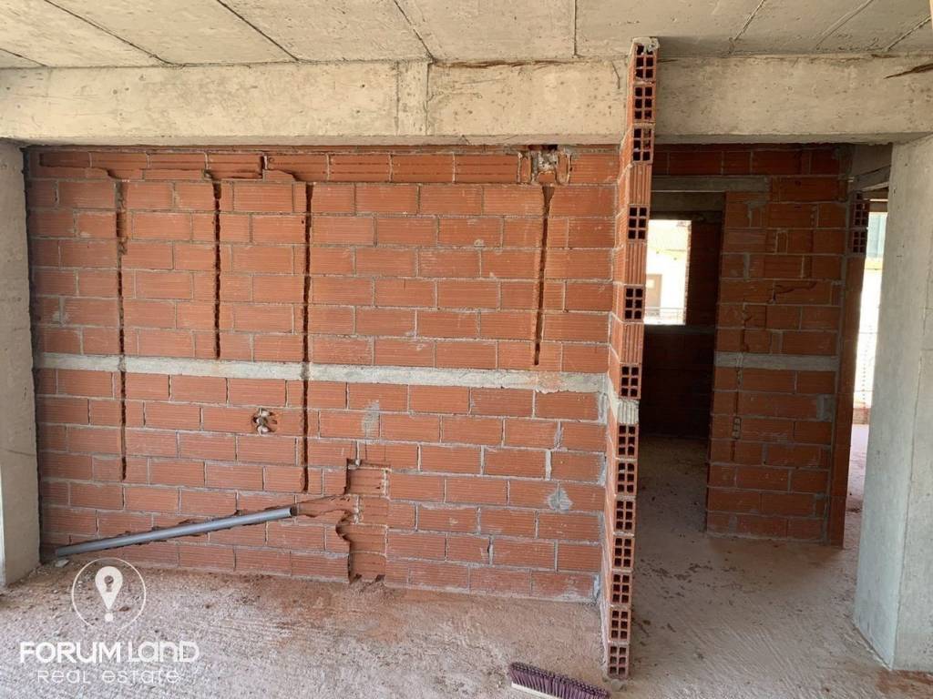 Forumland Real Estate, τοιχοποιία