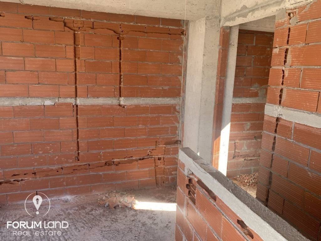 Forumland Real Estate, τοιχοποιία