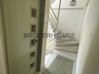 Είσοδος πολυκατοικίας