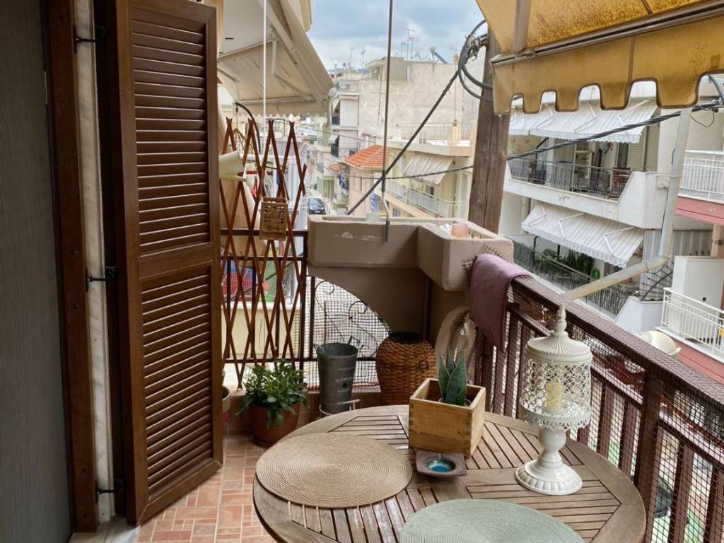 Μπαλκόνι σαλονοτραπεζαρίας