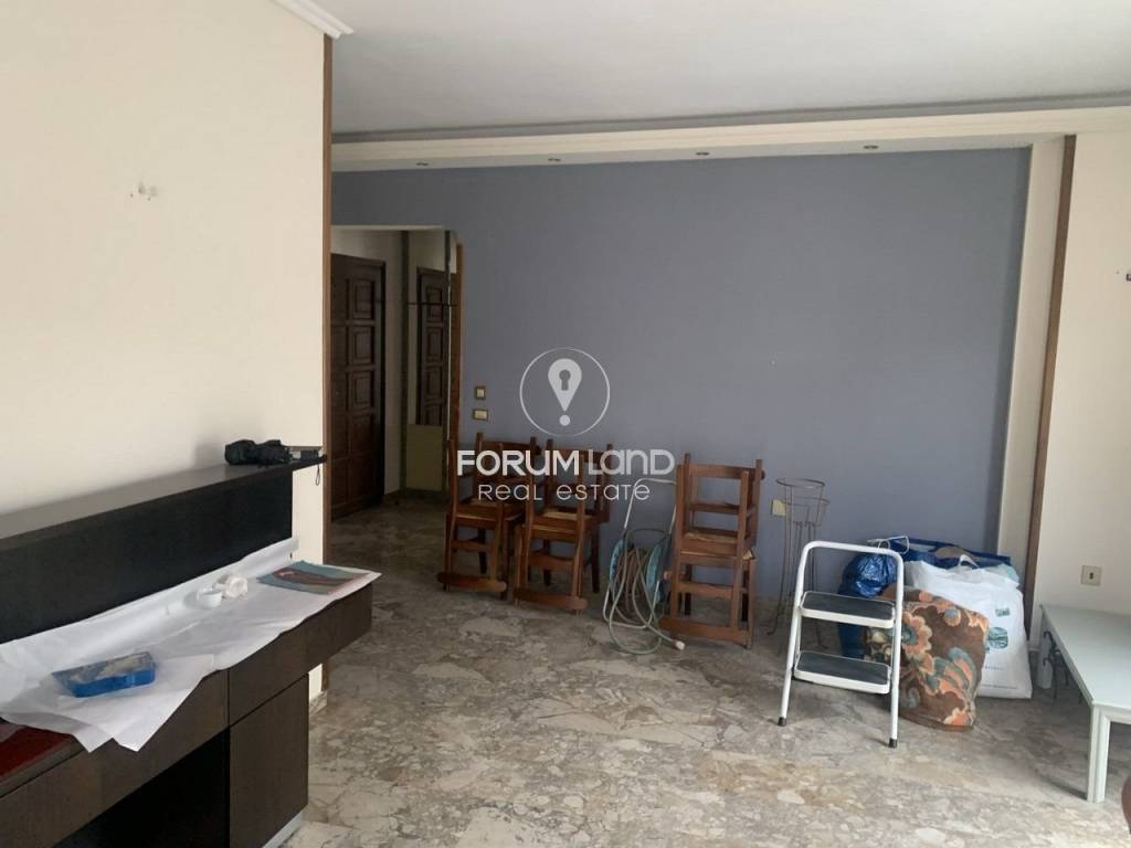 Forumland Real Estate, Σαλόνι
