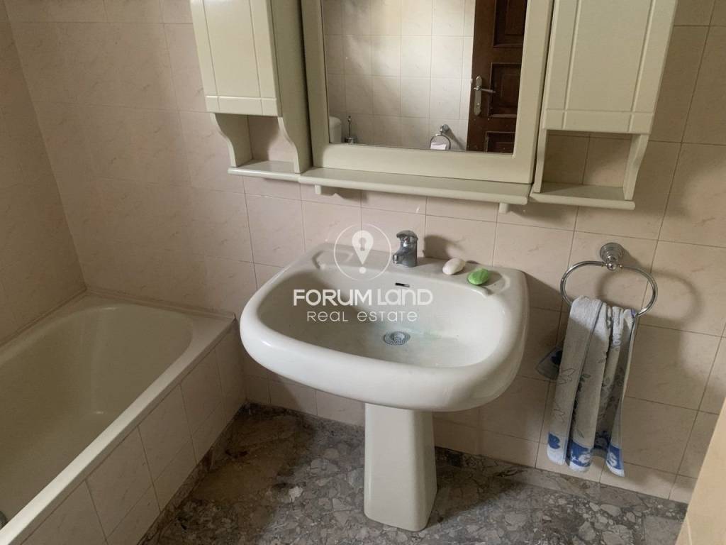 Forumland Real Estate, Μπάνιο