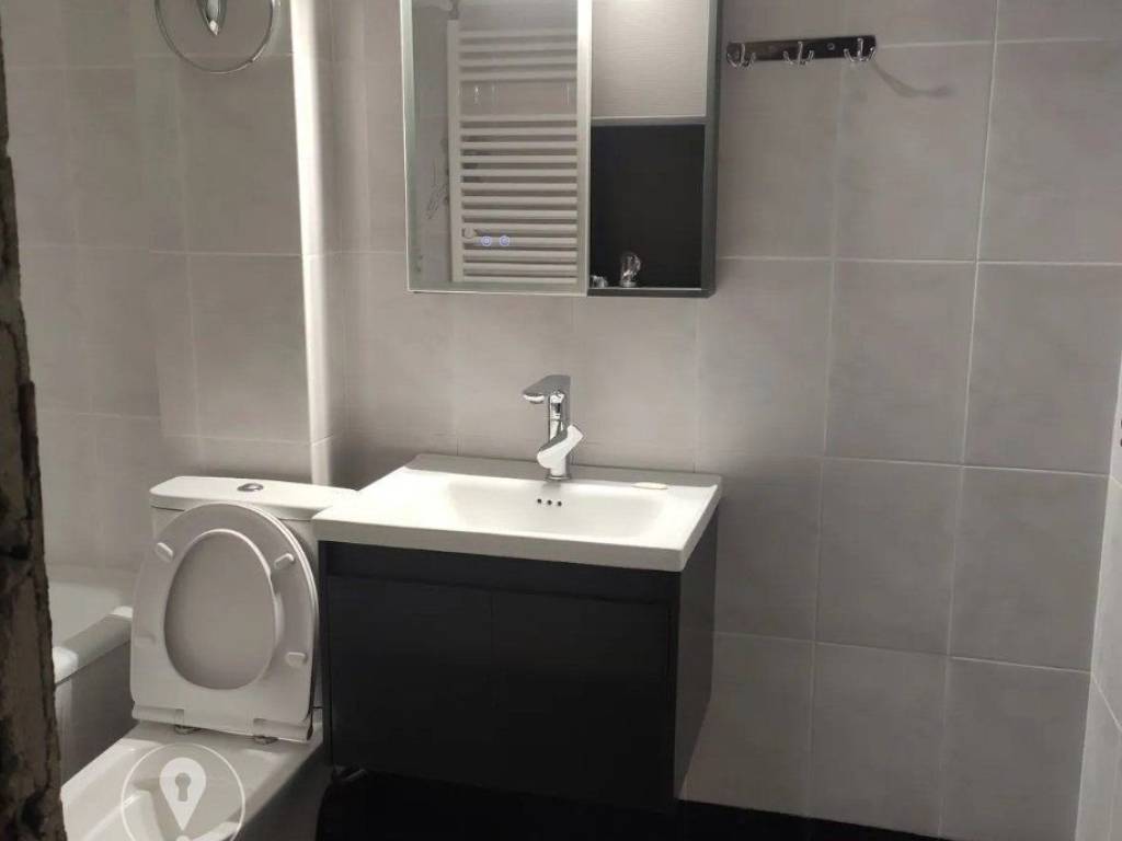 Forumland Real Estate, Μπάνιο