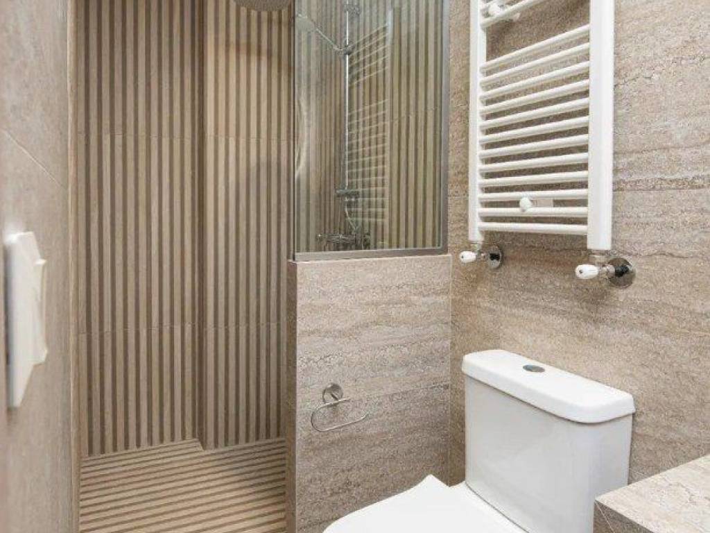 Forumland Real Estate, Μπάνιο