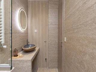 Forumland Real Estate, Μπάνιο