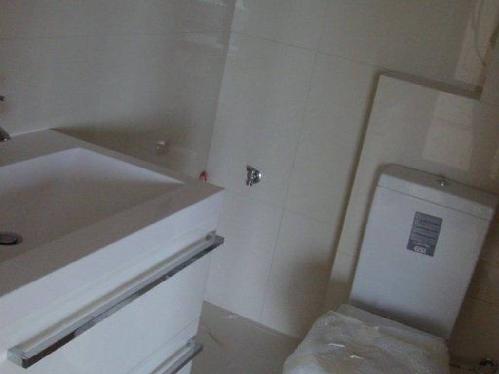 Forumland Real Estate, Μπάνιο