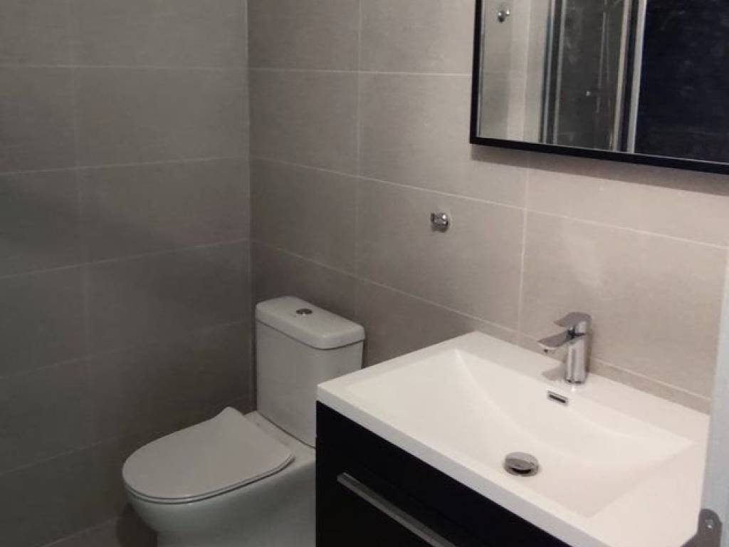 Forumland Real Estate, Μπάνιο