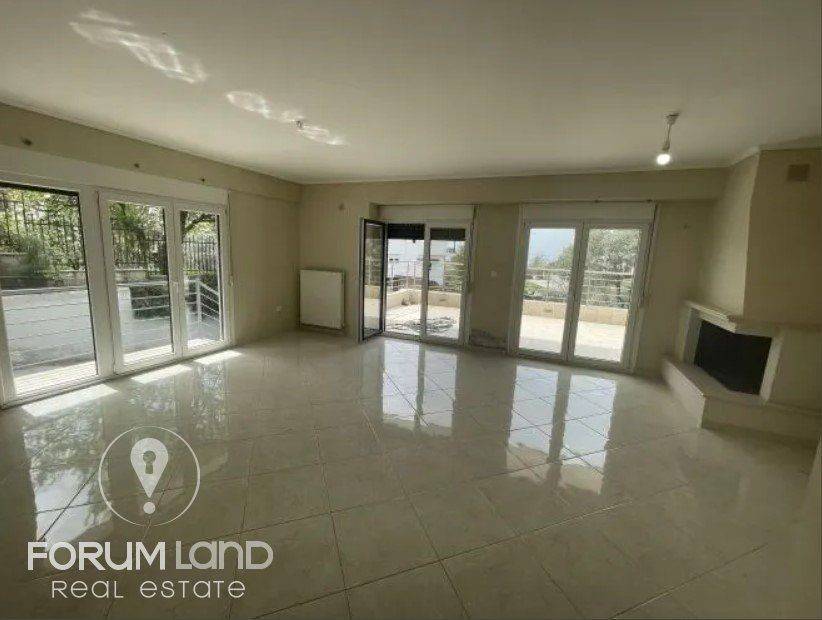 Forumland Real Estate, Σαλόνι με τζάκι