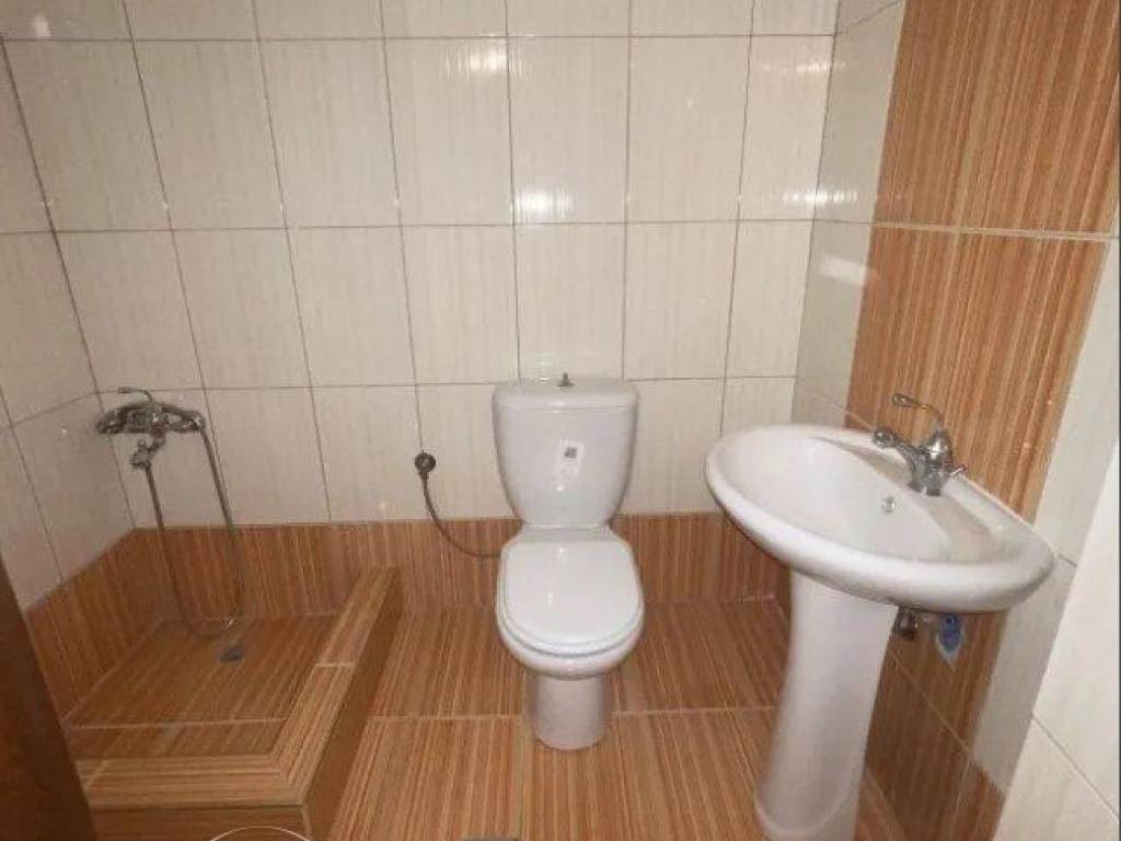 Forumland Real Estate, Μπάνιο