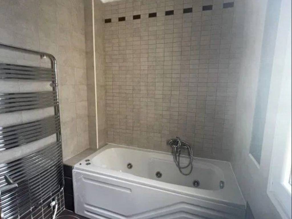 Forumland Real Estate, Μπάνιο