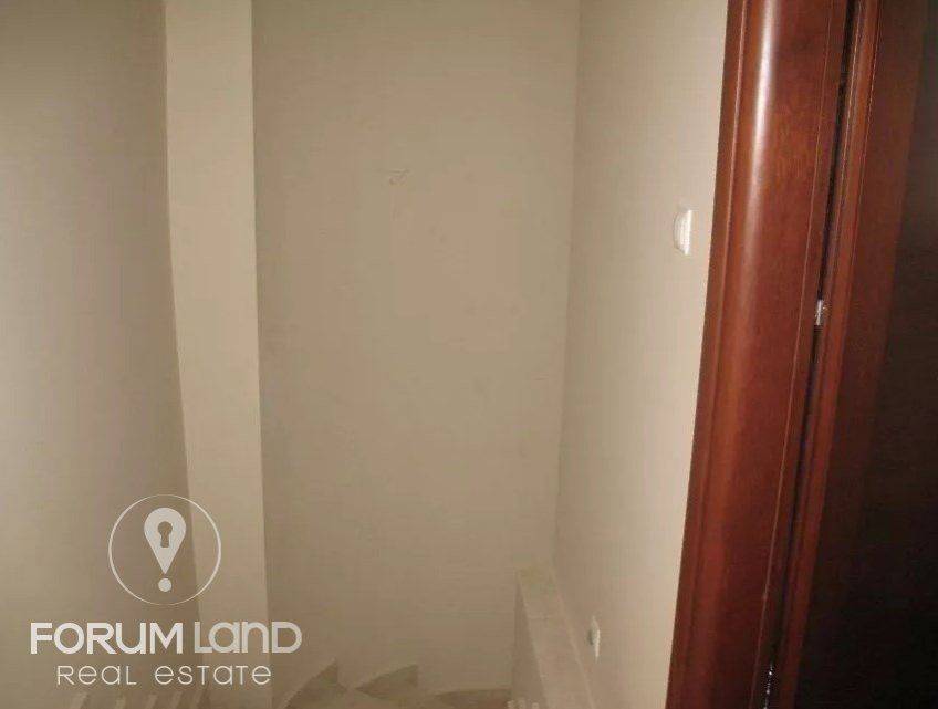 Forumland Real Estate, Εσωτερικές Σκάλες