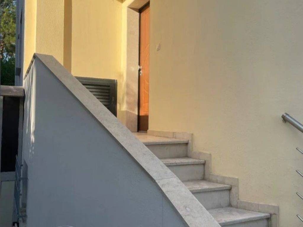 Forumland Real Estate, Εξωτερικές Σκάλες