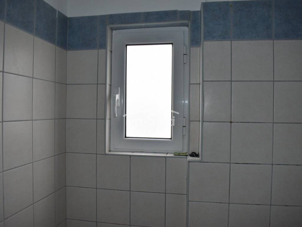 ΠΑΡΑΘΥΡΟ ΛΟΥΤΡΟΥ