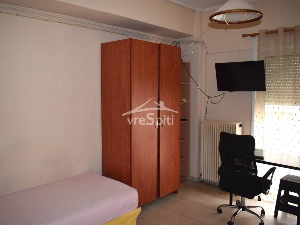 ΕΠΙΠΛΩΜΕΝΗ ΓΚΑΡΣΟΝΙΕΡΑ-ΕΝΑΣ ΧΩΡΟΣ