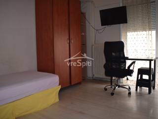 ΕΠΙΠΛΩΜΕΝΗ ΓΚΑΡΣΟΝΙΕΡΑ-ΕΝΑΣ ΧΩΡΟΣ