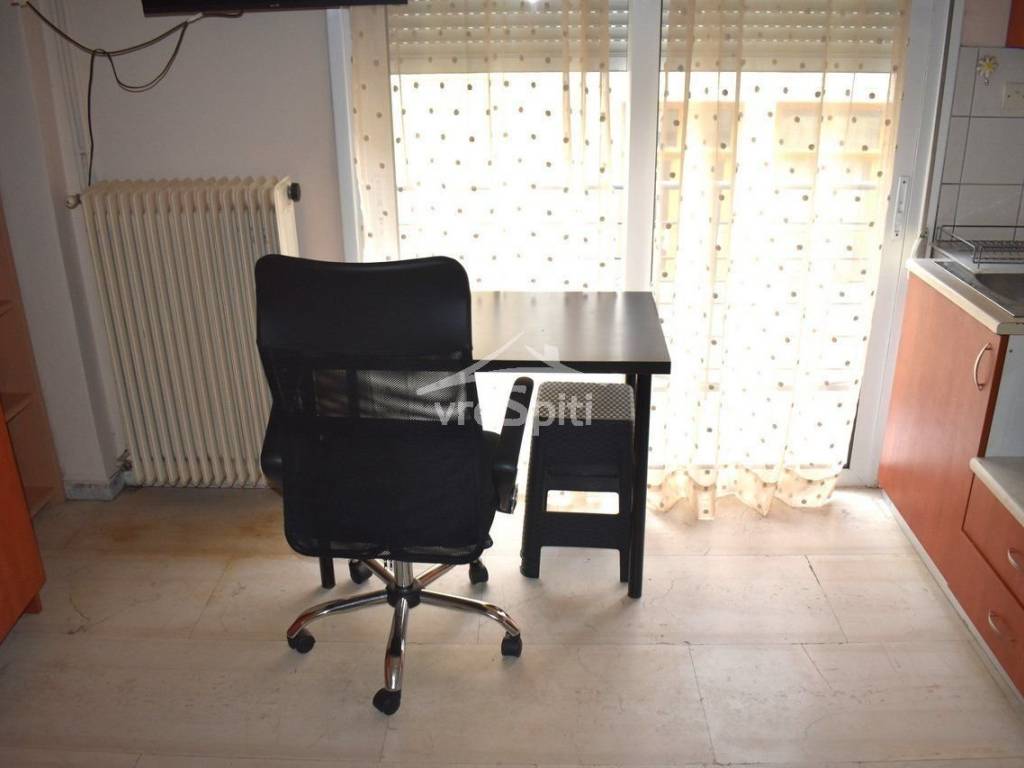 ΕΠΙΠΛΩΜΕΝΗ ΓΚΑΡΣΟΝΙΕΡΑ-ΕΝΑΣ ΧΩΡΟΣ