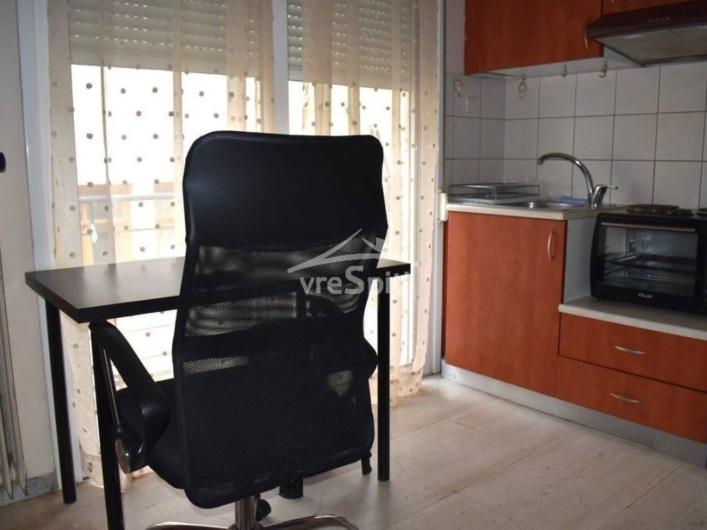 ΕΠΙΠΛΩΜΕΝΗ ΓΚΑΡΣΟΝΙΕΡΑ-ΕΝΑΣ ΧΩΡΟΣ