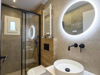 Forumland Real Estate, Μπάνιο