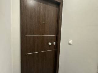 Forumland Real Estate, Θωρακισμένη πόρτα