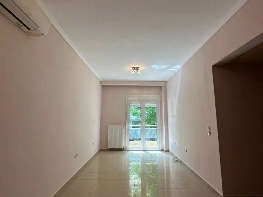 Forumland Real Estate, Σαλόνι