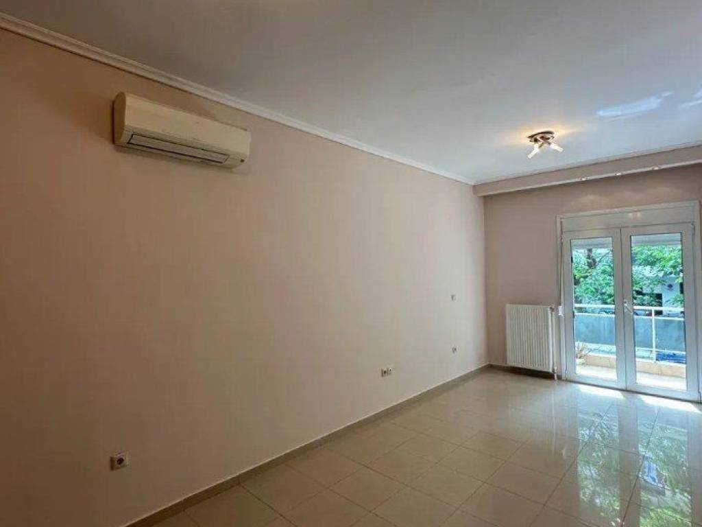 Forumland Real Estate, Σαλόνι