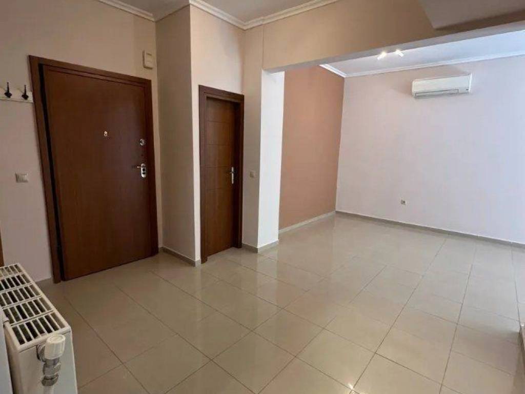 Forumland Real Estate, Σαλόνι