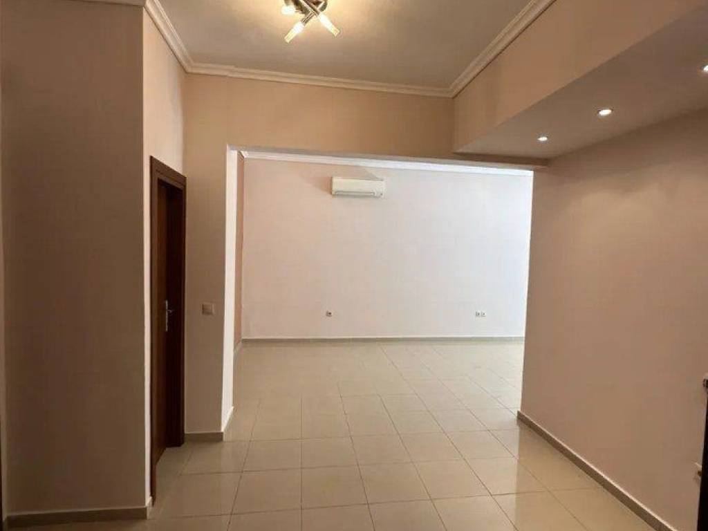 Forumland Real Estate, Σαλόνι