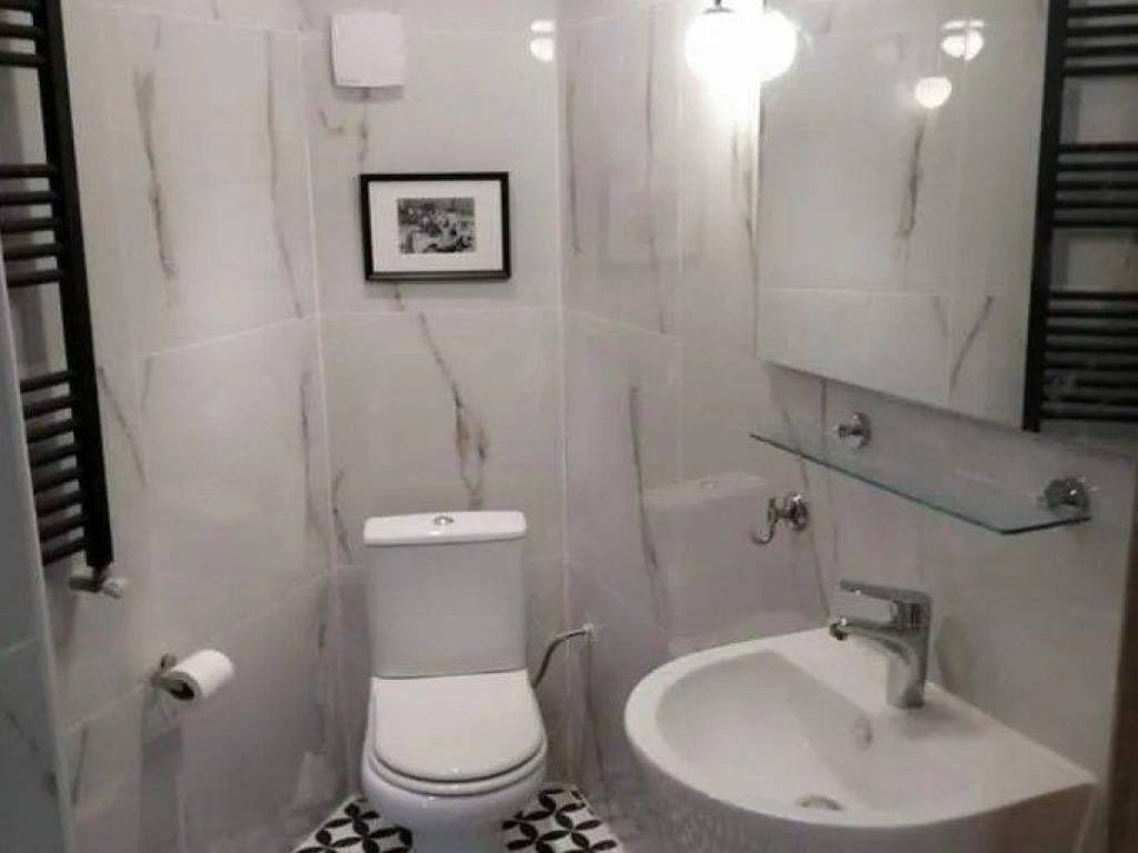 Forumland Real Estate, Μπάνιο