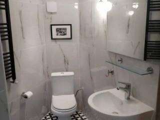 Forumland Real Estate, Μπάνιο