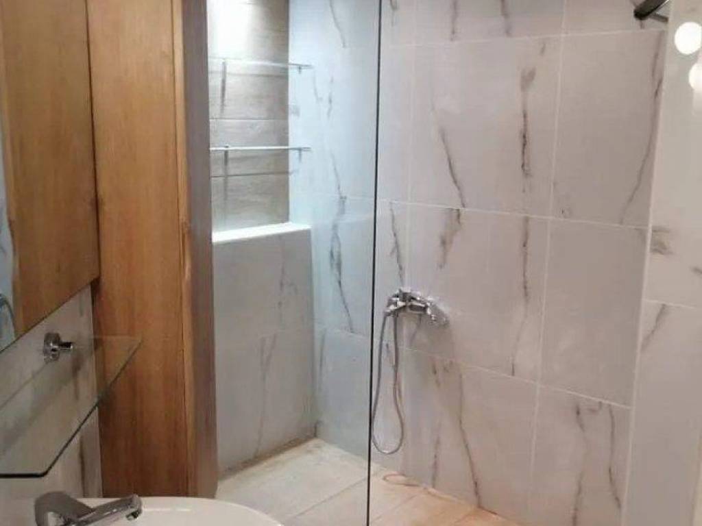 Forumland Real Estate, Μπάνιο