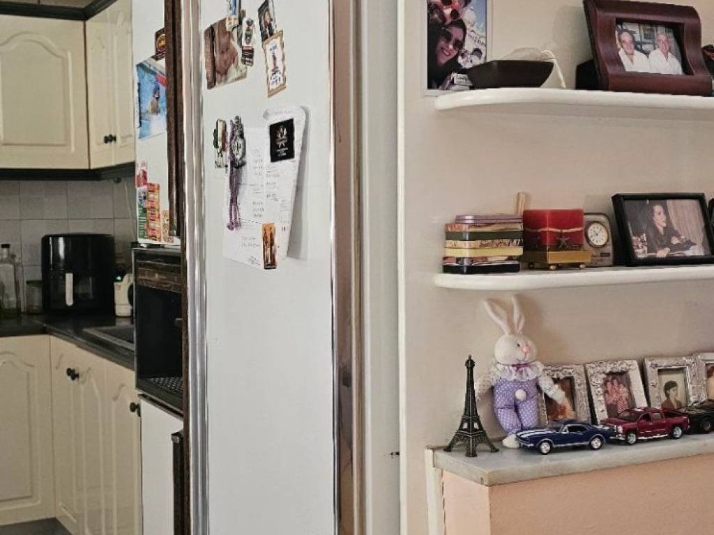 koyzina me mini kathistiko