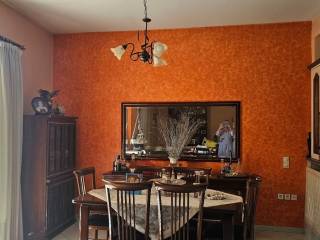 trapezaria eniaia me kathistiko, koyzina kai mini kathistiko