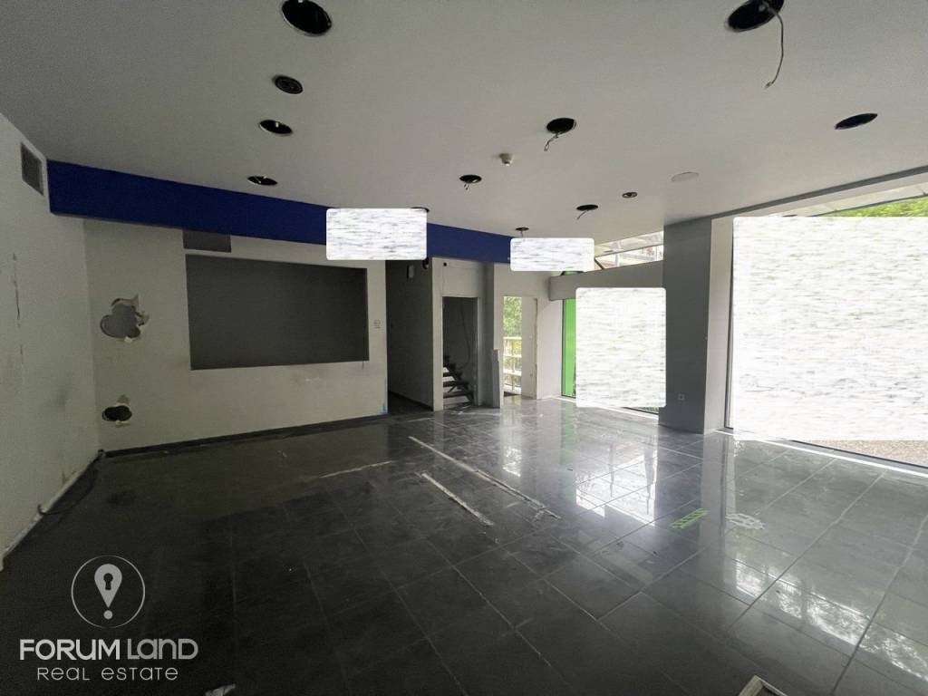 Forumland Real Estate, Κατάστημα