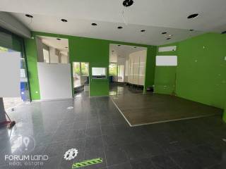 Forumland Real Estate, κατάστημα