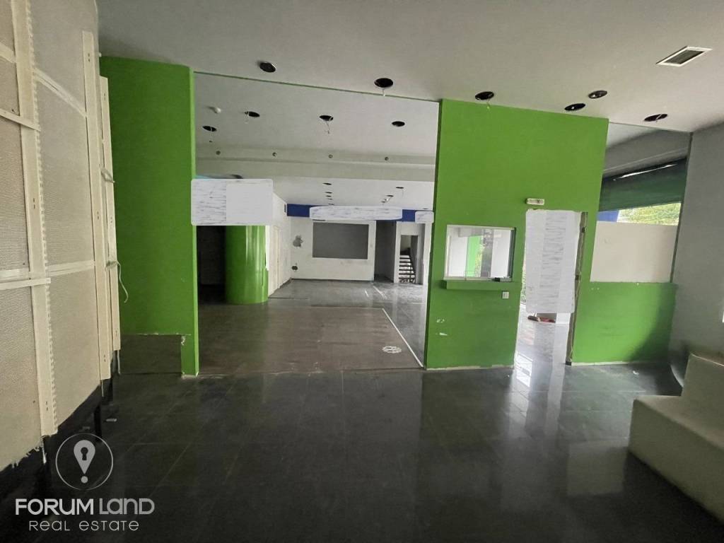 Forumland Real Estate, Κατάστημα