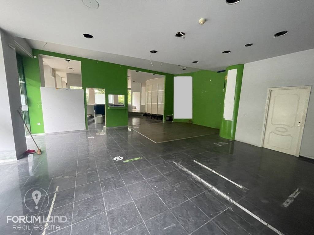 Forumland Real Estate, Κατάστημα