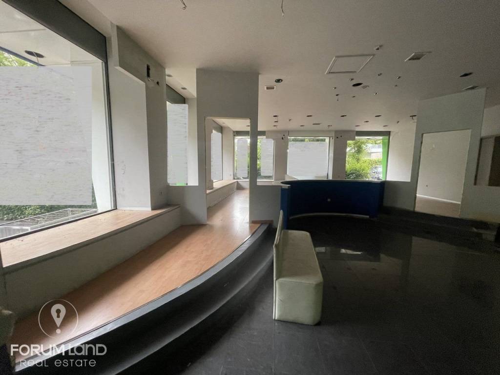 Forumland Real Estate, Κατάστημα