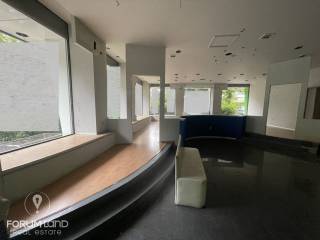 Forumland Real Estate, Κατάστημα