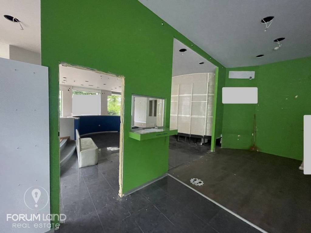 Forumland Real Estate, Κατάστημα