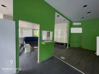 Forumland Real Estate, Κατάστημα