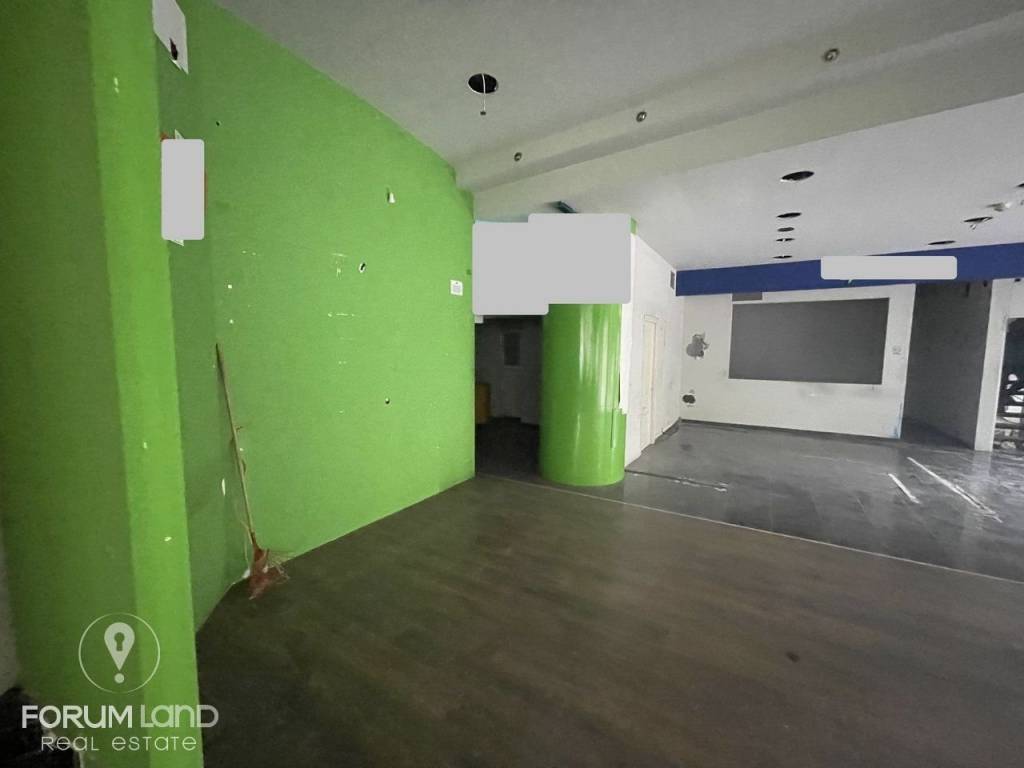 Forumland Real Estate, Κατάστημα