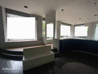 Forumland Real Estate, κατάστημα